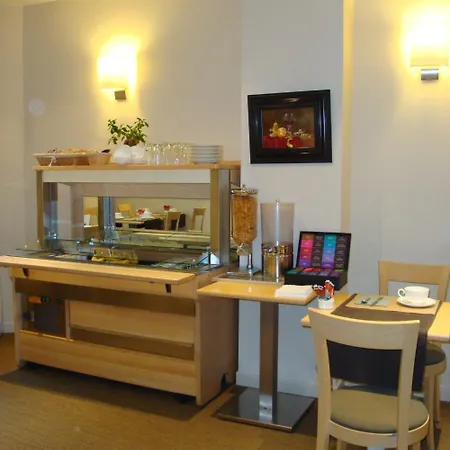 Hotel Ronsard 2*