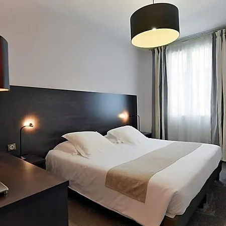 Ronsard 2* Tours